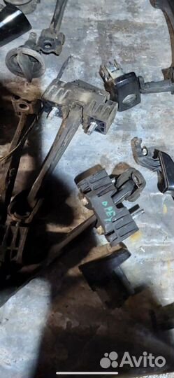 Ограничитель двери opel astra h