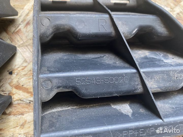 Заглушка переднегл бампера Toyota Celsior