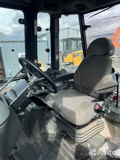 Экскаватор-погрузчик John Deere 325J, 2012