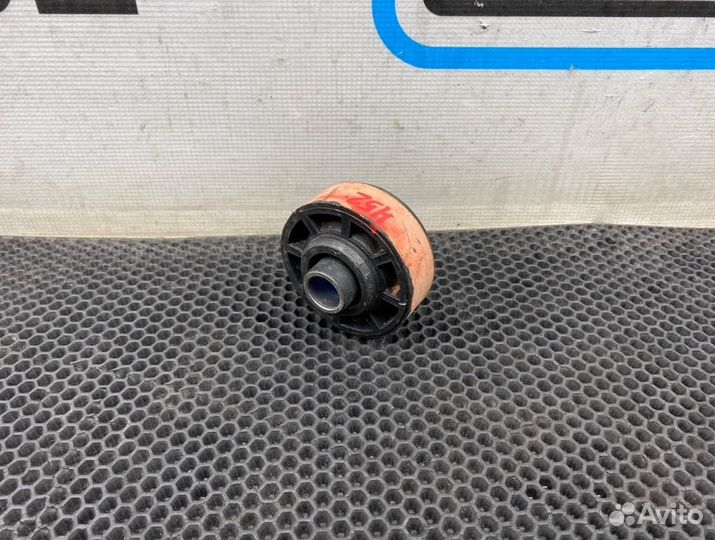 Подушка кузова Land Rover Discovery L319 406PN 4.0