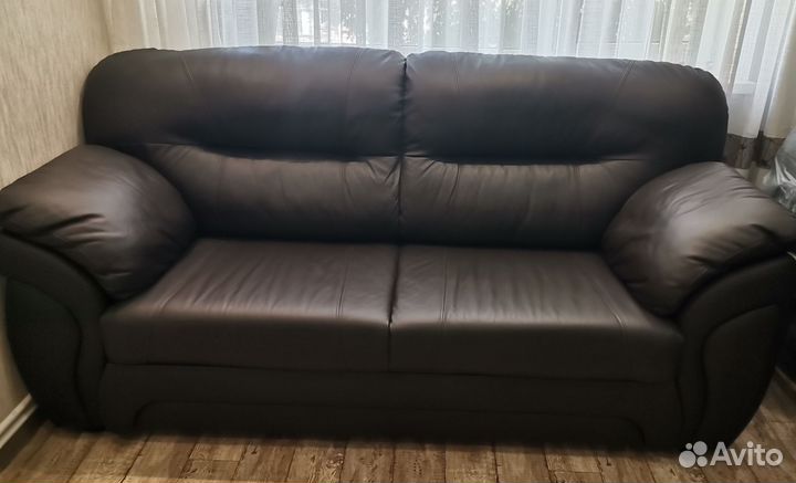 Кожаный диван и 2 кресла