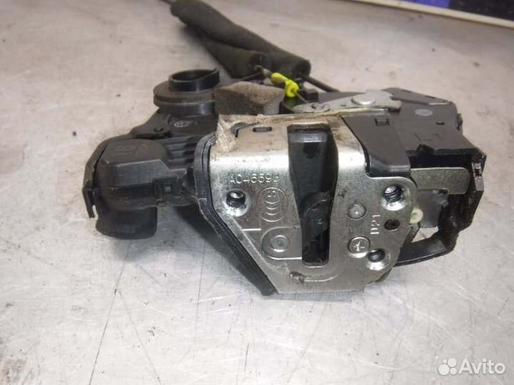 Замок двери передний левый Toyota Lc Prado 120 1GR