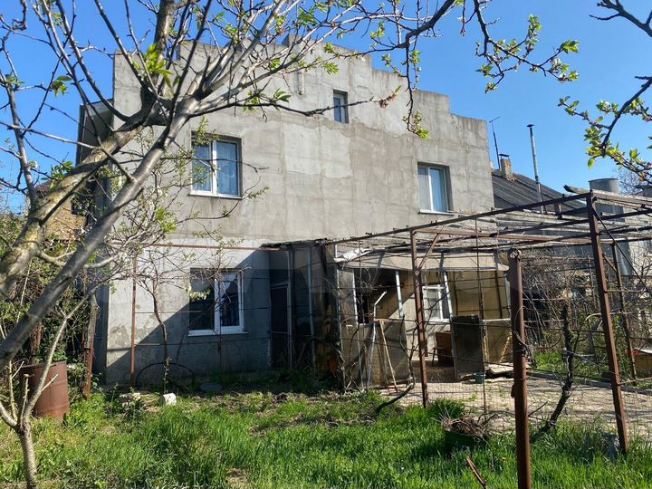 Дом 243 м² на участке 5 сот.