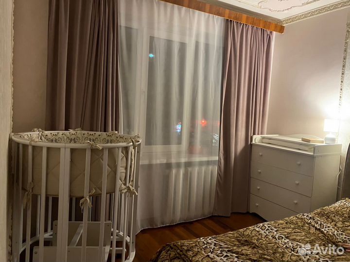 Кровать с маятником