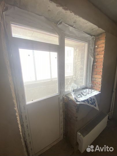 Балконная пластиковая дверь с окном