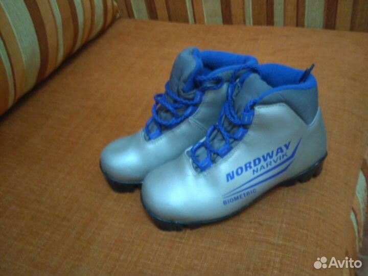 Лыжные ботинки