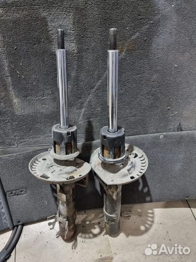 Стойки передние Volkswagen Polo седан 5