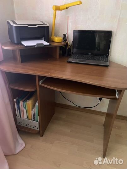 Компьютерный стол и компьютерный стул