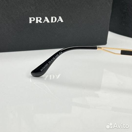 Солнцезащитные очки Prada