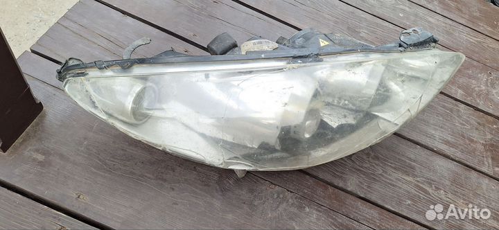 Фара правая Пежо 308 1.6 140л