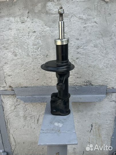Стойка амортизатора передняя левая 2110 2112 2111