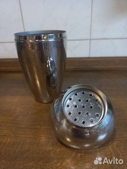 Два барных шейкера