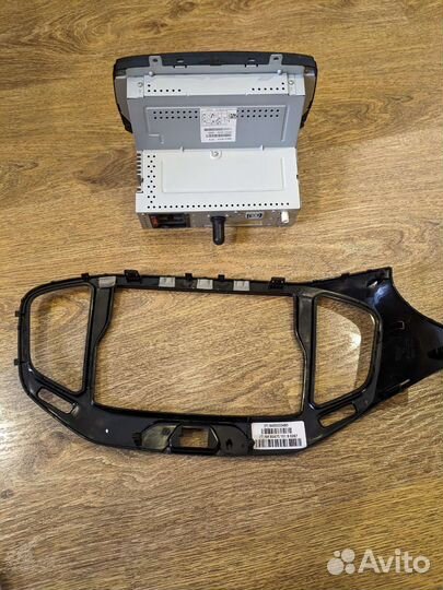 Магнитола (сломанная), с рамкой в комплекте Vesta