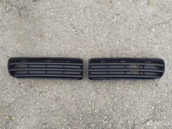 Новая решетка бампера боковая Skoda Octavia Tour