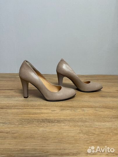 Женские туфли Goergo кожаные 37 размер