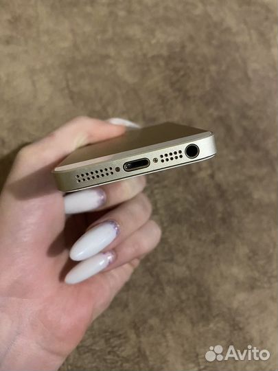Телефон iPhone 5SE