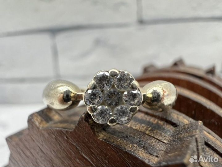 Золотое кольцо 585 пробы массой 2.38 грамма (Р17)