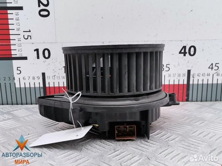 Моторчик печки Audi A4 B5 рест. 2001 8E1820021B