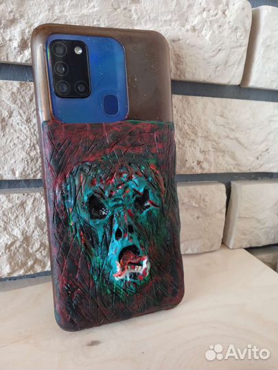 Чехлы на телефон