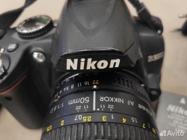 Nikon d3000 с объективом 50mm f1.8/D AF + сумка
