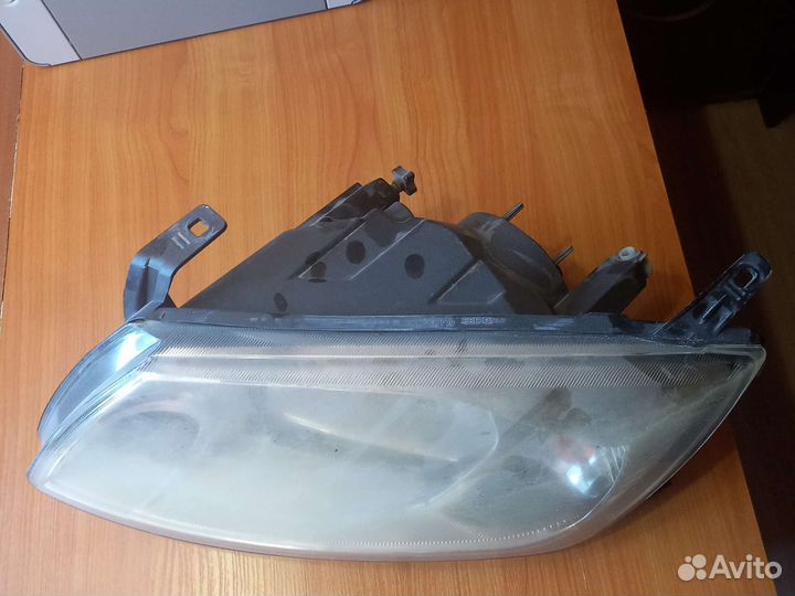 Фара на гранту левая