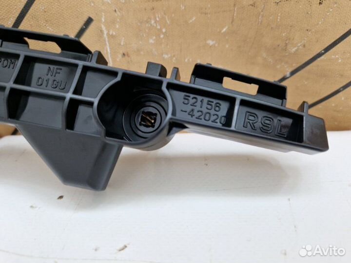 Кронштейн бампера задний левый Toyota Rav4 40