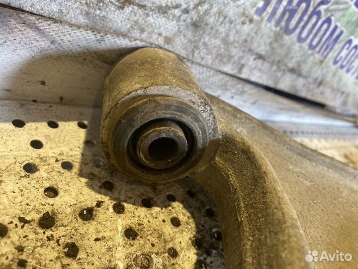 Рычаг передний нижний правый Opel Vectra