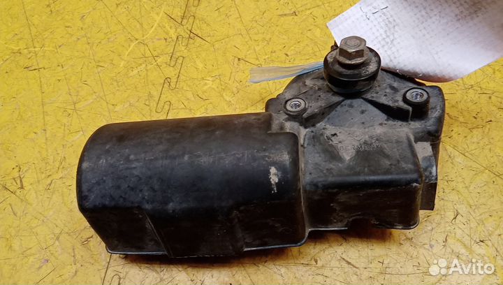 Моторчик стеклоочистителя передний W124