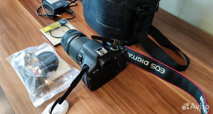 Зеркальный фотоаппарат canon EOS 600D