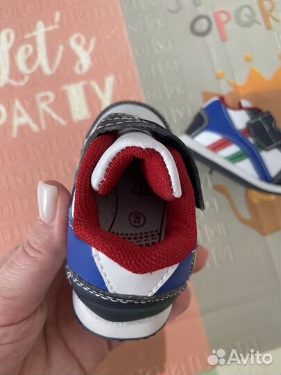 Кроссовки детские