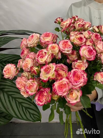 Букеты из кустовых роз