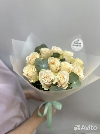 Букет из роз с эвкалиптом