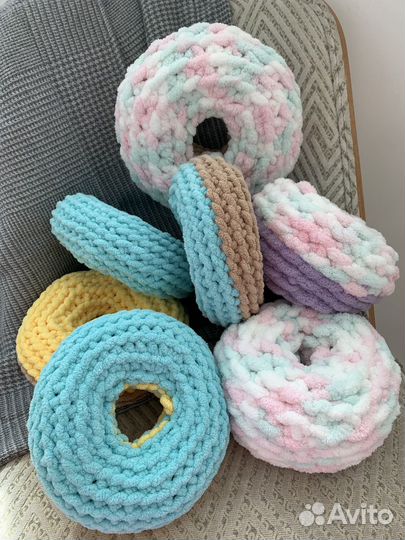 Вязанные игрушки ручной работы пончик