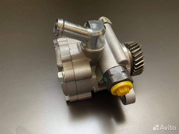 Насос гидроусилителя Toyota Land Cruiser 200 4.5TD