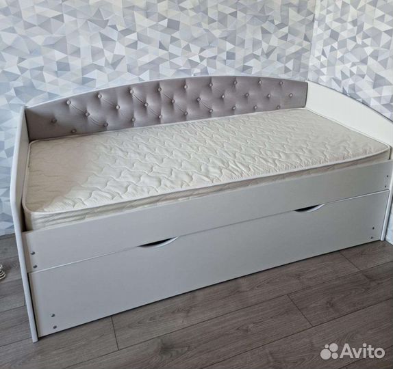 Выдвижная кровать, детская кровать