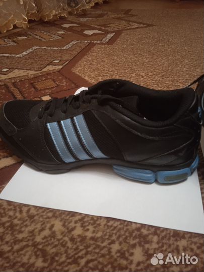 Кроссовки адидас весна- лето