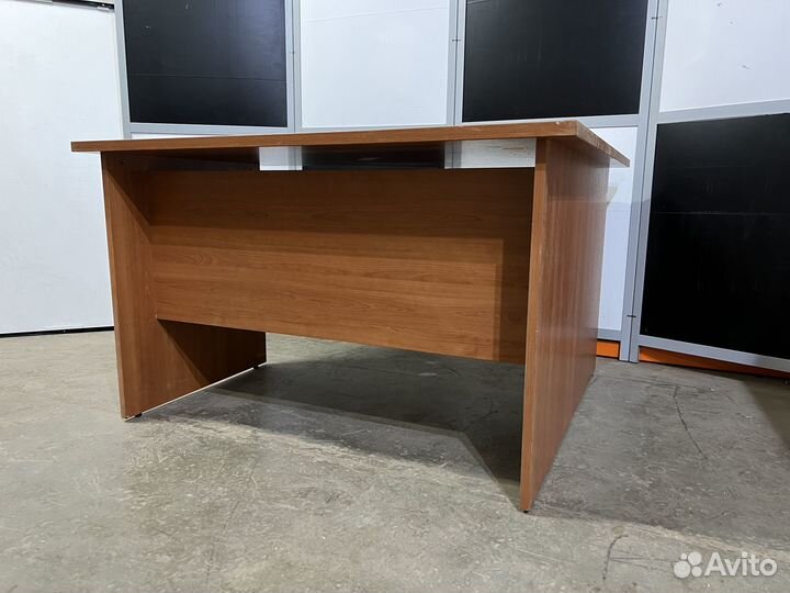 Стол офисный угловой 120х120х73см