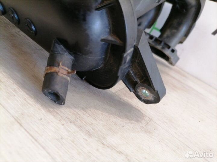 Коллектор впускной Nissan Note E11 HR16DE 2007