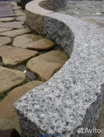 Бордюр гранитный
