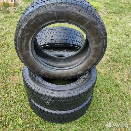 Bridgestone Blizzak DM-V2 215/65 R16 98S