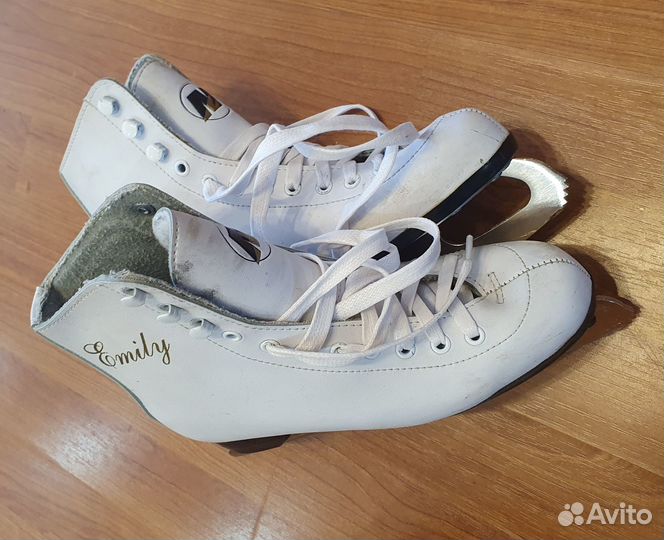 Коньки для юной фигуристки