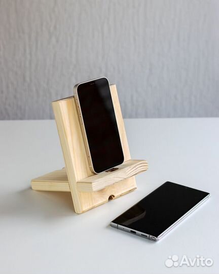 Деревянная подставка для телефона и планшета