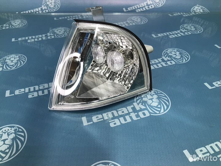 Указатель поворота левый Skoda Octavia A4