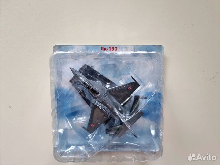 Легендарные самолеты №96 Як-130 1/110 Деагостини