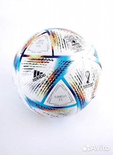 Профессиональный футбольный мяч