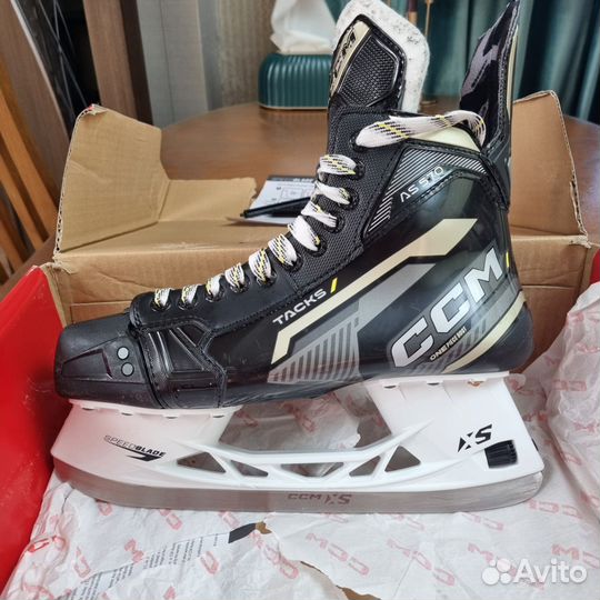 Топовые коньки, полупрофессиональные хоккейные CCM