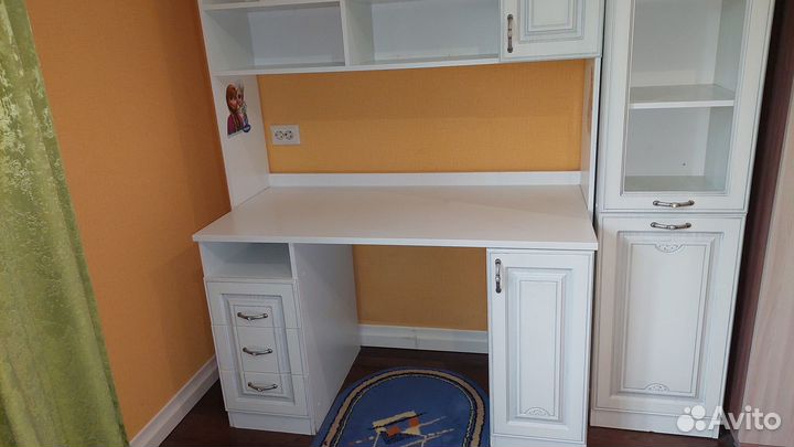 Продам стол со полками