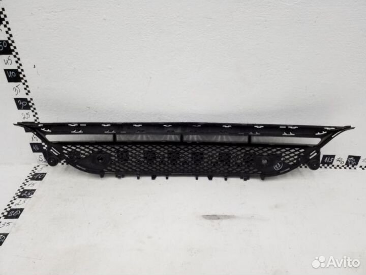 Решетка переднего бампера центральная Mercedes Ben