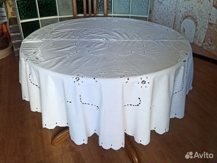 Белая Скатерть круглая с вышивкой хлопок 100
