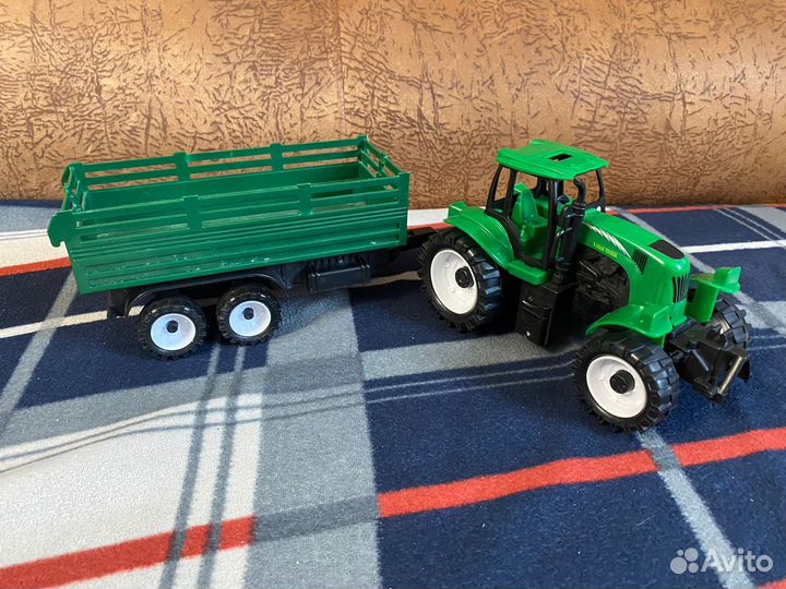 Трактор с прицепом